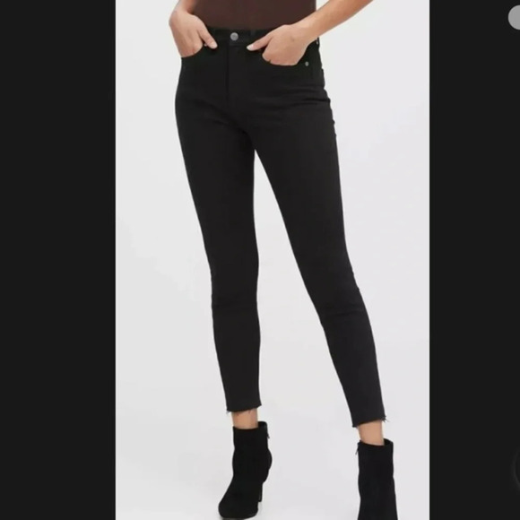 Size 26 banana republic black jeans with slightly distressed knee and raw hem - Picture 1 of 6